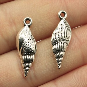 Breloque en forme de coquille de poulpe côtelée 24x8mm en alliage de zinc argent antique, pendentif à 1 boucle pour porte-cartes de mariage sur la plage - Product Image 1