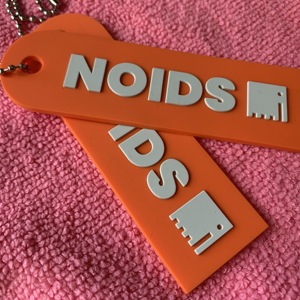 Thiết kế độc đáo mềm dẻo cao su nhựa hangtag, màu cam quần áo Silicone cao su Swing tag với chuỗi kim loại - Product Image 2