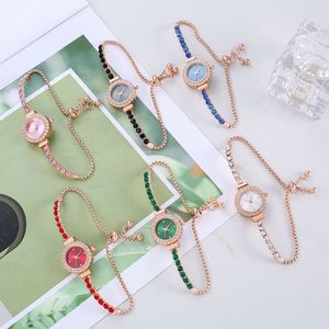 Nouvelle <span class=keywords><strong>montre</strong></span> à quartz pour femmes avec strass colorés et cadran <span class=keywords><strong>fin</strong></span> positionné librement <span class=keywords><strong>montre</strong></span>-<span class=keywords><strong>bracelet</strong></span> réglable - Product Image 1