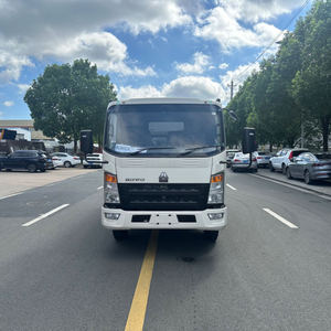 Camión de Carga Howo Nuevo de 116hp y 5 Toneladas con Camión Furgón de Una Fila con Luz Blanca, Tanque de Carga, Motor Diésel Yuchai Manual 4x2, Dirección Izquierda - Product Image 2