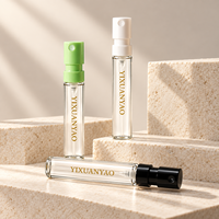 Flacon d'échantillon de parfum en gros 1,5 ml 2 ml 2,5 ml, mini flacon pulvérisateur en verre transparent avec pulvérisateur coloré