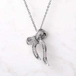 Collana girocollo con ciondolo a trapezio e fiocco per donna, gioielli minimalisti alla moda per tutti i giorni - Product Image 3