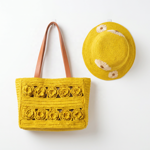 Sac fourre-tout en raphia jaune de Madagascar ANA avec broderie florale, bandoulière portable pour usage quotidien, affaires, plage et voyages - Product Image 1