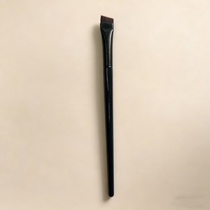 Pennello Sottile Angolato Nero Portatile per Sopracciglia, Strumento Singolo per Tinta Sopracciglia e Contorno Eyeliner - Vendita all'Ingrosso - Product Image 3