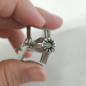 Tondeuse manuelle portable en acier inoxydable pour poils du nez et des oreilles pour hommes – Vente en gros de produits de première nécessité - Product Image 5