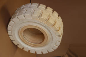 Neumáticos de carretilla elevadora sin marcar gris negro blanco de la mejor calidad 15X4.5-8 16X6-8 18X7-8 <span class=keywords><strong>21X8</strong></span>-<span class=keywords><strong>9</strong></span> neumáticos sólidos industriales - Product Image 5