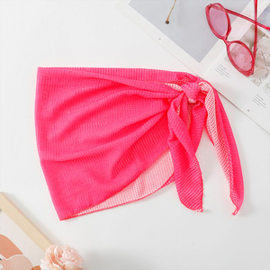 Envío directo de fábrica de bikinis sexys europeos y americanos, faldas de playa plisadas de malla para la playa. - Product Image 2