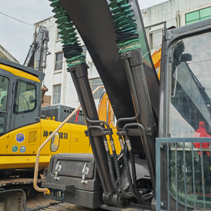 Excavatrice sur chenilles hydraulique VOLVO EC210 d'occasion, 21 tonnes, machine de construction d'occasion en bon état, à vendre - Product Image 2