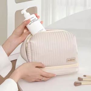 Travel <b>Bags</b> Waterproof Make up Durable Cosmetic <b>Bag</b> High Quality Quilted Makeup <b>Bag</b> - Product Image 5