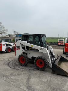 Chargeuse compacte Bobcat S220 d'occasion bien entretenue, peinture d'origine, pneus robustes, inspection complète, idéale pour les travaux municipaux - Product Image 6