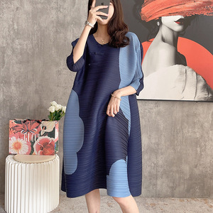 Prodotto Più Venduto dell'Estate: <span class=keywords><strong>Abito</strong></span> Miyake Plissettato Plus-Size con Patchwork, Elegante e alla Moda con Bottoni a Rana in Stile Cinese - Product Image 1