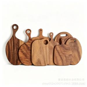 Tabla de cortar rectangular de madera de nogal con asa para cocina - Product Image 3
