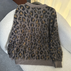 2025 automne nouveau dessin animé Kitty <span class=keywords><strong>chat</strong></span> imprimé léopard femmes ample décontracté Cardigan tricoté <span class=keywords><strong>pull</strong></span> haut dans un Style paresseux - Product Image 3