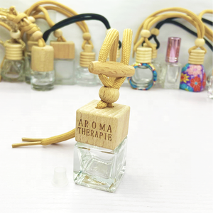 Botella de perfume de coche de vidrio cuadrado transparente de 8ml con tapa de madera-Difusor de aceite esencial colgante elegante para el hogar y el coche - Product Image 6
