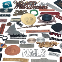 Badges en métal personnalisés en alliage d'aluminium et de zinc pour l'électronique, les vêtements et la décoration de marques