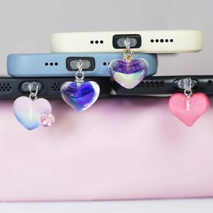 Bouchon anti-poussière pour téléphone portable brillant rose violet foncé amour en forme de coeur Couple accessoires pendentif pour IPhone type-c Port décoration - Product Image 1