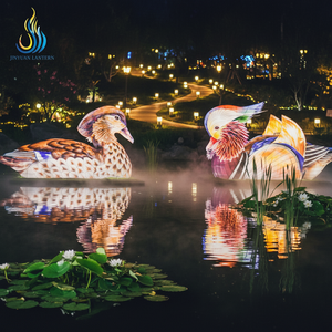 Amor sobre <span class=keywords><strong>el</strong></span> <span class=keywords><strong>agua</strong></span>: gigantes faroles <span class=keywords><strong>flotantes</strong></span> de patos mandarines para lagos, parques y festivales - Product Image 2