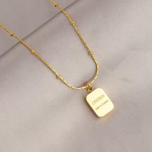 Classique médias sociaux à la mode couleur or élégant porter idée légère délicat or titane acier collier pour les femmes en gros Fit - Product Image 2