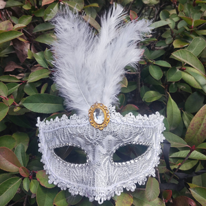 Maschere di Halloween in pelle con piume e volant in pizzo, stile Veneziano, per feste in maschera, da principessa, con <span class=keywords><strong>tre</strong></span> piume - Product Image 1