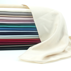 Hijab de Satén Mate de Alta Calidad, Estilo Nuevo, Personalizado al por Mayor en Malasia, Diseño 2025 - Product Image 4