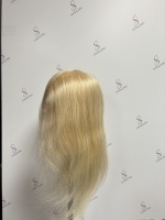Tête de mannequin à cheveux mélangés blonds |   Mélange humain-animal-synthétique pour la formation réaliste en coiffure, la coupe, le coiffage et la coloration