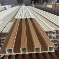 Panneau mural WPC à ondulations intérieures, idéal pour fond TV, plafond intégré, imperméable, panneau mural en bois pour usage domestique