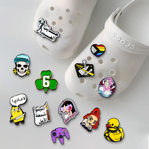 Pin Decorativo de Metal Personalizado con Logotipo de Moda, Adorno de Zapatos con Diseño de Anime - Product Image 2