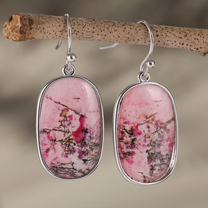 Orecchini Pendenti Vintage Rosa Testurizzati per Donne, Eleganti Gioielli di Moda - Product Image 1