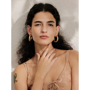 JINYOU 913 Allergie verhindern Hochwertige Metall gebürstete Edelstahl Vielseitige Schmuck Minimalist ische C-Form Ungewöhnliche Creolen - Product Image 4