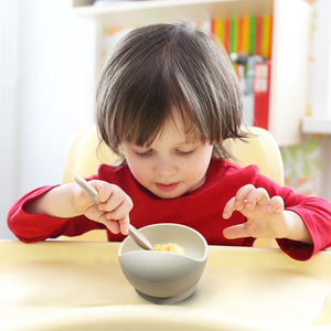 Vente en gros de tasses à ventouse pour bébés, sans BPA, de qualité alimentaire, antidérapantes, durables, non toxiques, en silicone, faciles à nettoyer, forme personnalisée - Product Image 5