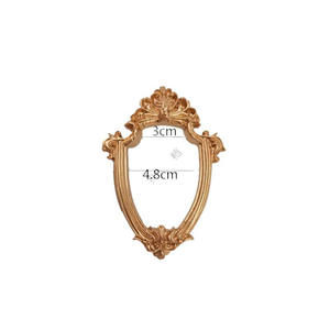 In China Hergestellter Goldener Vintage-Relief-Harz-Bilderrahmen, Klein, Rund oder Quadratisch, als Fotorequisite - Product Image 5