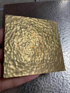 Placa Decorativa de Acero Inoxidable Martillada a Mano EX304 304J1 con Acabado en Latón Antiguo para Decoración de Interiores - Product Image 5