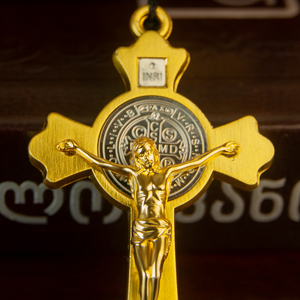 HT Vergoldeter Jesus-Kruzifix-Anhänger Katholische Kirchenkreuz-Halskette mit Rosenkranzperlen Religiöses Geschenk für Männer und Frauen - Product Image 4