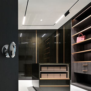 Meubles sur mesure pour <span class=keywords><strong>suite</strong></span> d'hôtel exclusive Rela : Lit en bois, table de chevet vintage, armoire haut de gamme, coiffeuse - Product Image 3