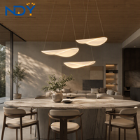 Lustre LED moderne en acrylique blanc en forme de feuille volante, design Diphy Petal, pour salon de villa