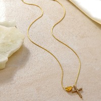 Collier fin en acier inoxydable avec pendentif cœur et croix minimaliste, ornements plaqués or raffinés, vente en gros pour femmes TGXL14739