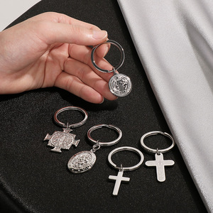 Llaveros Religiosos <span class=keywords><strong>de</strong></span> Metal con Cruz <span class=keywords><strong>de</strong></span> Zirconia y Acero Inoxidable al por Mayor, con Dijes <span class=keywords><strong>de</strong></span> Cruz y Medalla <span class=keywords><strong>de</strong></span> San Benito - Product Image 1