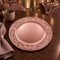 Luxuriöser 13-Zoll Kunststoff-Platzteller Roségold Pulverbeschichtet mit Geprägtem Blumenrand Untersetzer für Hochzeit Bankett Tischdekoration