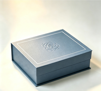 Boîte cadeau magnétique rigide de luxe personnalisée, boîte d'emballage en papier à couvercle à charnière avec gaufrage rose en relief pour bijoux, cosmétiques, cadeaux de fêtes