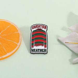 Broche créative de dessin animé, style navetteur, <span class=keywords><strong>pull</strong></span> rayé <span class=keywords><strong>rouge</strong></span> et vert, badge en métal, broche badge <span class=keywords><strong>film</strong></span> et télévision Ghost Street - Product Image 1