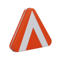 Nouveau design de bonne qualité Boîte d'emballage cadeau en métal en forme de triangle pour bonbons à la menthe