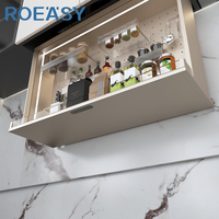 Système de rangement de cuisine intelligent mural avec élévateur de meuble et panier élévateur intelligent IA