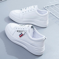 Sepatu Wanita Musim Semi dan Panas 2026, Model Kasual, Sol Putih, Bantalan Empuk, Gaya Monk Strap