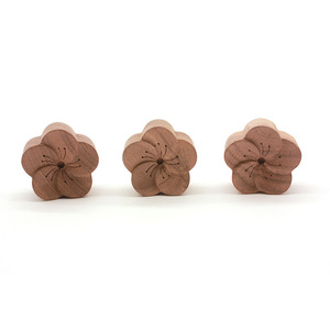Diffuseur en bois pour voiture, support d'huiles essentielles, hêtre, noyer, bois de rose, taille personnalisable, pour sortie d'air de voiture, élimination des odeurs - Product Image 1