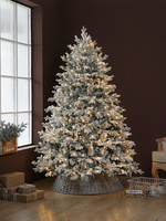 Sapin de Noël artificiel floqué de 2,10 m avec base en rotin, effet neige épaisse, LED chaudes pour décoration de fêtes