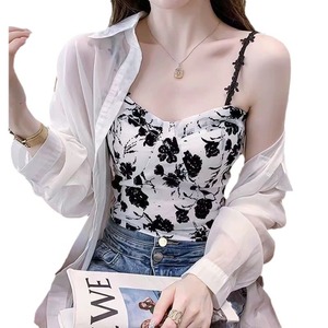 Chaleco Acolchado con Estampado de Rosas Estilo París Francés, Camisola con Flores de Camelia, Top Corto Elegante Retro para Mujer - Product Image 5