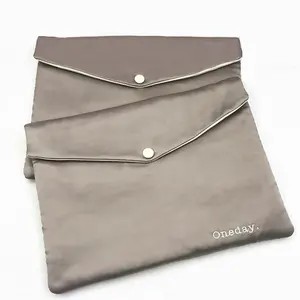 व्यक्तिगत रेशमी साटन लिफाफा फ्लैट बैग साटन रेशम अस्तर धूल बैग पैकेजिंग के लिए कपड़ा पर्स के साथ बटन