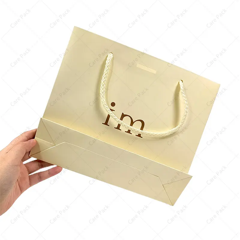 Sacchetto di carta impermeabile del pacchetto del cartone di immagazzinaggio delle mutandine della biancheria intima di arte finita superficie di lusso di progettazione di varie dimensioni con la maniglia della corda