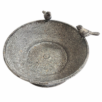 Baignoire en métal durable pour l'extérieur, style rétro rustique, arrosage, conception antique pour le jardin.