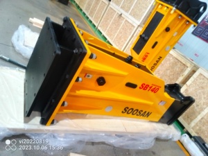 Martillo Hidráulico SOOSAN SB 140 para Excavadoras de 30-45 Toneladas, Motor para Construcción/Demolición, Tipo Caja, 1 Año de Garantía, Probado - Product Image 1